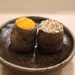 日本橋蛎殻町 すぎた - きぬかつぎ　胡麻塩と炒り雲丹塩のせ