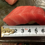 すし徳 - この「中トロ」の大きさと厚みの凄いこと(@_@)