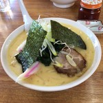 かくれんぼう  - とんこつラーメン(850円)+大盛(100円)