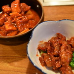 八宝苑 - 左：カクテキ　右：タコキムチ