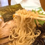 柳麺28 - アゴ醤油ラーメン麵リフト
