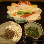 お料理 佐藤 - ふぐとあらの刺身　何昆布だったかな　ポン酢