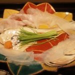 お料理 佐藤 - 刺身アップ　奥があらで手前がふぐです