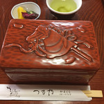 つるや - 鎌倉彫の重箱にはふんわり鰻。