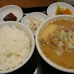 吉田とん汁店 - 豚汁定食