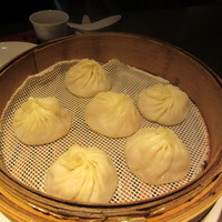 京鼎樓 HANARE店 - 小籠包　6個　890円