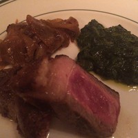 ウルフギャング・ステーキハウス 六本木 - ウルフギャング・ステーキハウス六本木店(プライムステーキ、オニオンソテー、ほうれん草のガーリックソテー)