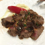 エイチシーハーバー バイ ルユイットサンク - ランチのメイン。肉料理。これにサラダなどのブッフェがついてきます