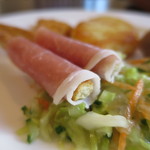 アルペンホルン - グリッシーニの生ハム巻き、千切り野菜アップ