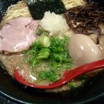 山嵐黒虎 - 黒背脂豚骨+味玉