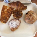 テイクアウトしたパン色々