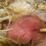 喜びラーメン 小太喜屋 - ローストポークなチャーシュー。