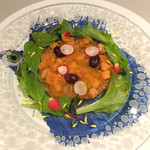 エイチシーハーバー バイ ルユイットサンク - ディナーコース。サーモンの前菜