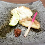 あなごと日本酒 なかむら - 白焼きですよ、シイタケとカップリングです