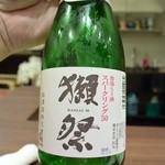 あなごと日本酒 なかむら - 獺祭ｽﾊﾟｰｸﾘﾝｸﾞ、口当たりがよいのでグイグイいっちゃいますね
