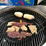 대광양곱창 춘화7호 - 先ずは小腸、ハツ、レバーなどをオムニが塩焼きにしてくれました。
            