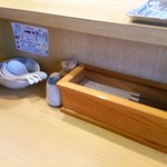 卓上セッティング（箸入れ、胡椒、楊枝、レンゲ）