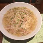 麺処はるにれ - 2016年10月 わんたんめん 950円 とてもよくできていて、おいしい。