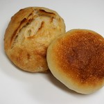 天然酵母のパン オオナミ - リュスティック（250円）とロールパン（100円）