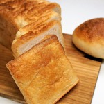 天然酵母のパン オオナミ - 角食一斤　480円