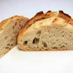 天然酵母のパン オオナミ - リュスティック　断面