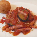 Kiaro - ナスとベーコンのトマトソース （ランチパン付き）
