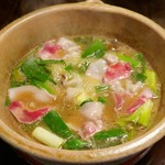 比良山荘 - お鍋の様子（いのしし肉）