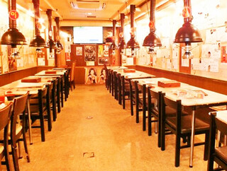 Akasaka Kankoku Ryouriyakiniku Hyombu Shokudou - 赤坂で韓国料理を楽しめるヒョンブ食堂の1Fは、ワイワイした雰囲気でお食事を楽しめます。