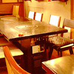 Akasaka Kankoku Ryouriyakiniku Hyombu Shokudou - 4F別館は個室、半個室となっており、ゆったりめのお席でゆっくり韓国料理を味わえます♪ 最大18名まで入れる個室もございます。