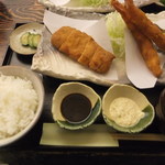 ロース・海老盛り合わせ定食(2,200円)
          