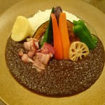 ZORA - いろいろ野菜とスモーキーベーコンカレー(780円)