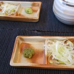 越前手打ちそば  そばーず2nd - 薬味 ねぎとゆず胡椒（鴨せいろ用）　奥はわさび（ざるそば用）