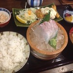 新大阪 海鮮食堂 おーうえすと - 日替わり定食（850円）