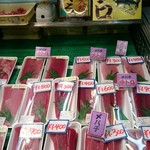 山幸 渡辺商店 - 写真奥のメバチの大トロ300円引きです。