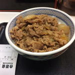 吉野家 - 牛丼並盛。
            税込380円。
            旨し。