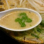 屋タイ - パクチーが香るスープ