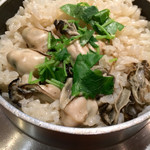 旬魚処 海蔵 - 牡蠣の釜飯
      やはりこちらの釜飯は絶品です(^ ^)