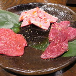 和牛一頭流 綾瀬 魅惑の焼肉 金肉屋 - 希少部位三種盛（ザブトン、ランプ、かめのこ）