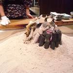 柳家 - 炭がセットされてます。