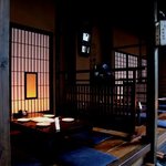 Negi Ya Heikichi Shibuya Udagawacho Ten - 日本の家屋をイメージした店内は、開放感のある高い天井と木の温もりある懐かしさを感じさせます。