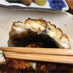 八寸 - 厚さは2cm。量出してくれるので尾の方の味わいと頭の味わいの違いがすごい。カリトロとカリフカ。