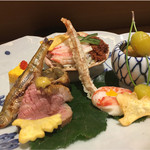 八寸 - 間人浜茹でせこがに、ばちこの天ぷら、海老の芋寿司、本モロコ、蟹の錦卵、赤ナマコ海鼠腸掛け、翡翠銀杏鴨ロースだし漬け