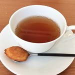 シエル エ ソル - 小菓子と飲み物（焙煎かりがね茶）