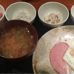 めしの助 - おまかせ朝定食（まぐろ刺・あん肝煮・釜あげしらす・自家製ツナマヨ）