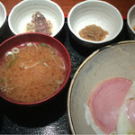 めしの助 - おまかせ朝定食（蝦蛄の煮付け・あん肝煮・生しらすの沖漬け・明太子）