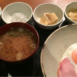 めしの助 - おまかせ朝定食（鱧・京あげ煮・釜あげしらす・明太子）