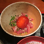 めしの助 - まぐろユッケ_アップ