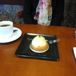 シュシュショコラ - 洋梨のタルトにコーヒー