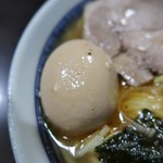 中華そば べんてん - 味玉は黄身がトロトロな半熟具合