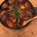 太田なわのれん - 最後は味噌のお焦げを堪能できます。鍋がピカピカになるまで味噌箆ですくってご飯にのせて